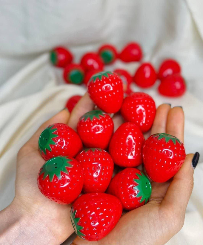 بالم لب توت فرنگی مجیک