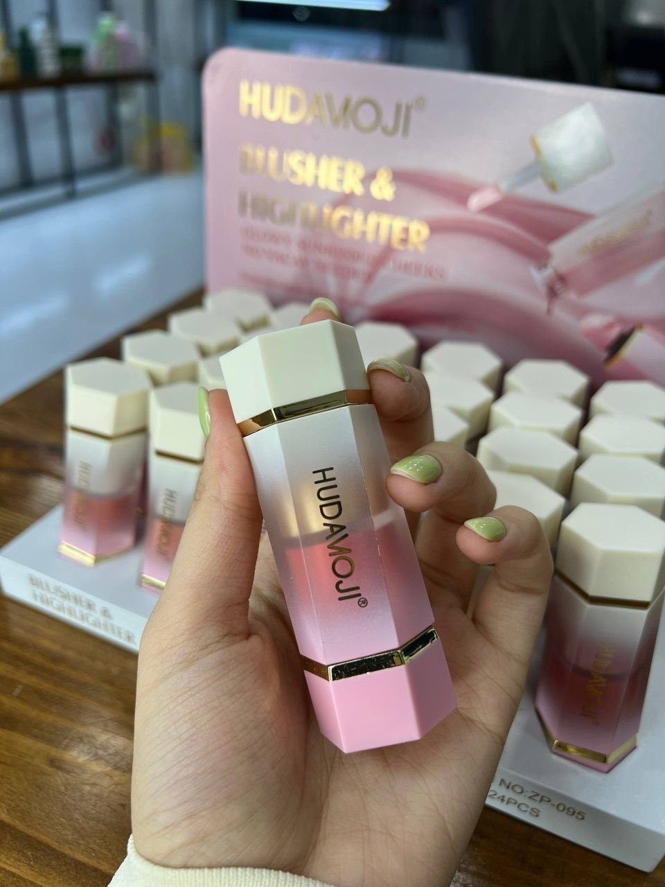رژگونه وهایلایتر دوسر HUDA MOJI