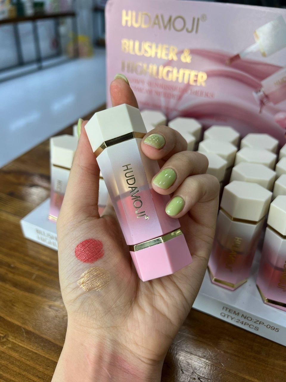 رژگونه وهایلایتر دوسر HUDA MOJI